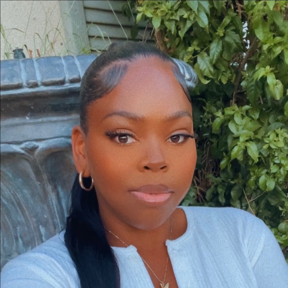 Meet your Posher, Nicole